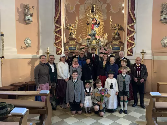 Die Trachtler aus Pfaffenhofen pilgerten zur Muttergottes auf den Frauenberg in Eichstätt.  | Foto: Viktoria Zäch (Trachtenverein Ilmtaler Pfaffenhofen)