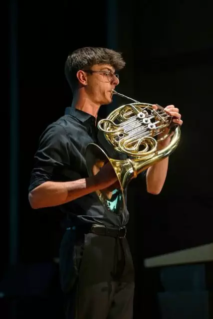 Hannes Hofmann spielt im Quintett das Horn.