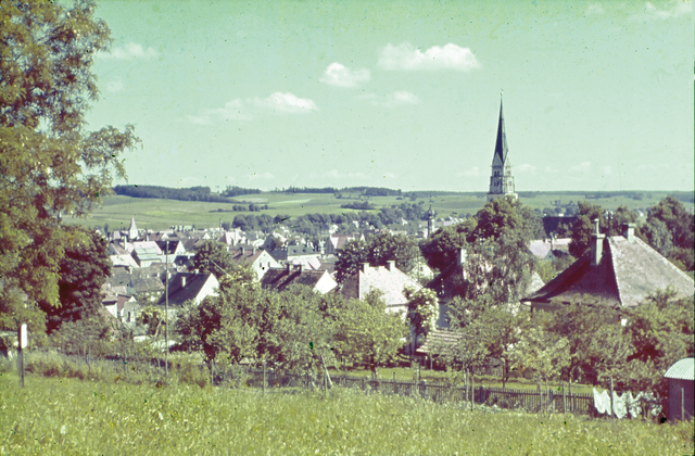 Spaziergänger suchten auch die „Bortenschlagerhöhe“ auf und genossen das Panorama der Stadt (ca. 1935).  | Foto: Stadtarchiv Pfaffenhofen