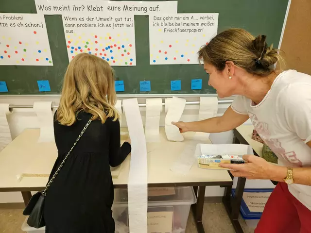 Die Ausstellung 4:0 für Recyclingpapier in der Joseph-Maria-Lutz-Schule.  | Foto: © Stadtverwaltung Pfaffenhofen a. d. Ilm