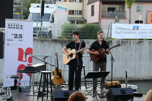 Tom und Häns begeisterten das Publikum mit ihren Songs.  | Foto: © Stadtverwaltung