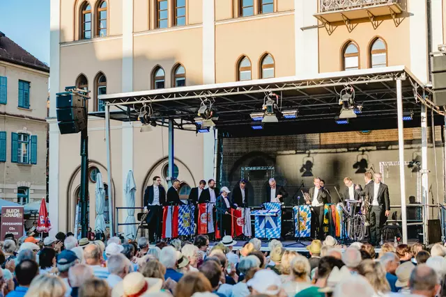 Die Musiker des Ensembles Blechschaden waren mit viel Freude bei der Sache und sorgten für beste Stimmung bei den Zuschauern.  | Foto: © Lukas Sammertinger