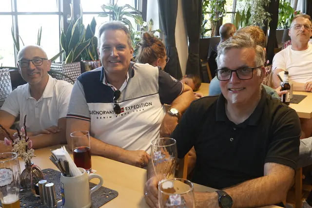 Glückliche Ehemalige beim abendlichen Festakt, hier vlnr: Bernd Angermaier, Rainer Blank und Erwin Rauch