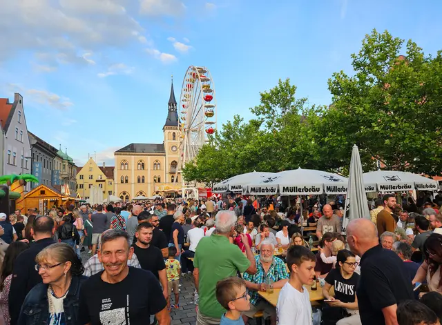 Tausende Menschen strömten an den beiden Tagen in die Innenstadt.
 | Foto: © Lena Schwärzli