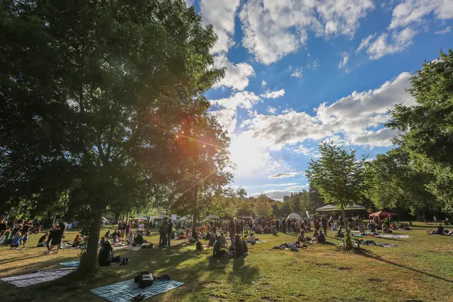 Auch dieses Jahr verwandelt sich das Ilmbad in ein buntes Festivalgelände beim Open Park PFA’HOFA.  | Foto: © Florian Schaipp