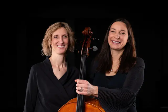 Cellistin Marie-Therese Daubner und Pianistin Bärbel Speck-Betz laden am Samstag in den Festsaal.  | Foto: © Nils Zacher