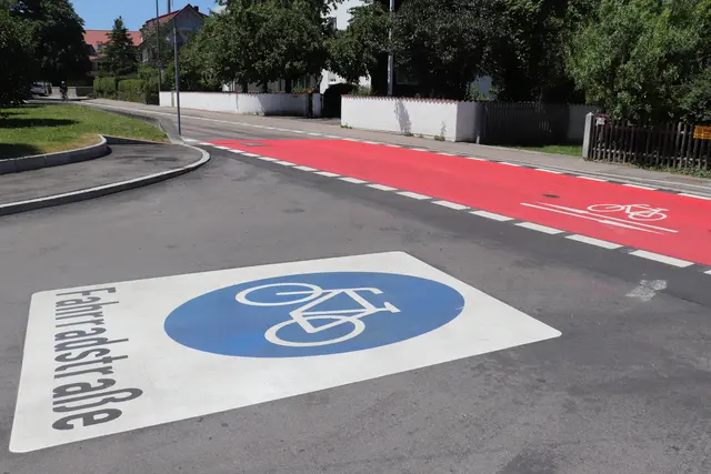 Die Niederscheyerer Straße ist nun eine Fahrradstraße.  | Foto: © Stadtverwaltung