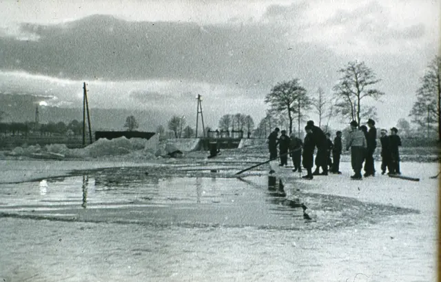 Blick über die Eisweiher Richtung Niederscheyern (undatiert)  | Foto: Stadtarchiv Pfaffenhofen 