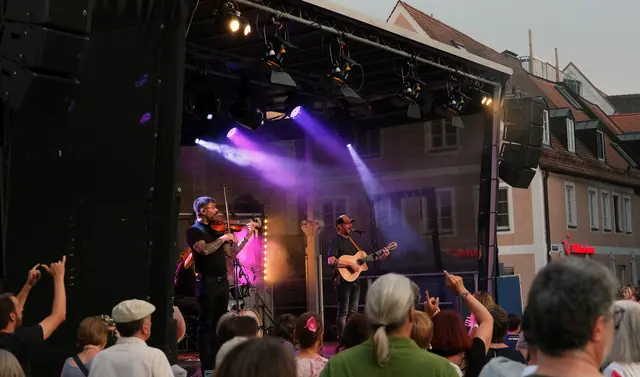 Django 3000 überzeugte das Publikum mit einer energiegeladenen Show.  | Foto: © Kilian Funk, Stadtverwaltung Pfaffenhofen a. d. Ilm