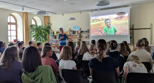 Die Kinder lauschten aufmerksam der Lesung der Autorin.
 | Foto: © Julia Holzmayr, Stadtverwaltung
