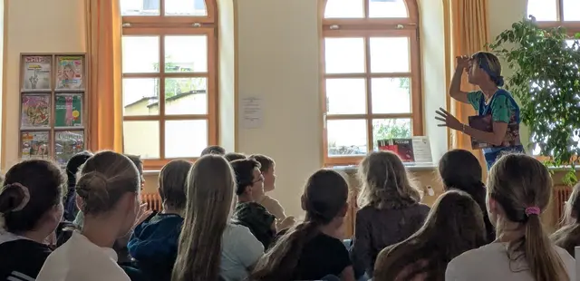 Die Kinder lauschten aufmerksam der Lesung der Autorin.
 | Foto: © Julia Holzmayr, Stadtverwaltung