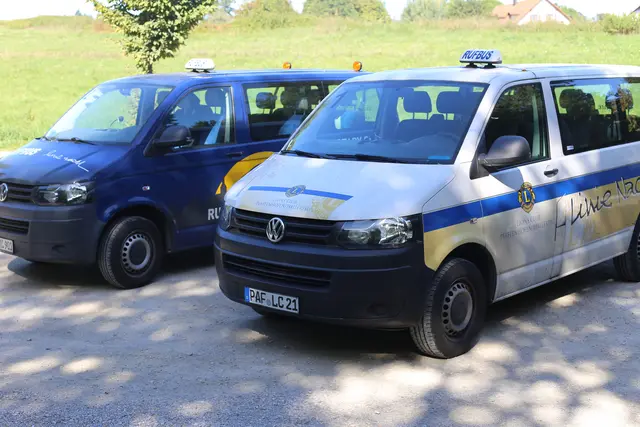 Der Rufbus, organisiert von ehrenamtlichen Helfern, bringt junge Leute am Wochenende in der Nacht sicher nach Hause. | Foto: © Stadtjugendpflege