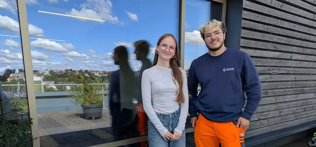 Die Stadtwerke Pfaffenhofen heißen Nele Dangschat und Luan Mehmeti als neue Auszubildenden herzlich willkommen.  | Foto: Stadtwerke Pfaffenhofen