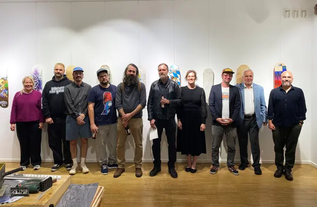 Lokale Künstler gestalteten Skateboards. | Foto: Sebastian Daschner, Stadtverwaltung