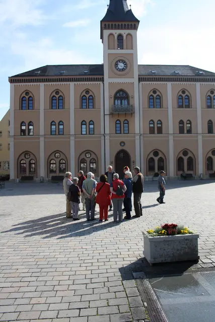 Ins Gespräch kommen und gemeinsam eine schöne Zeit verbringen, das ermöglicht die speziell entwickelte Stadtführung. | Foto: Wirtschafts- und Servicegesellschaft mbH