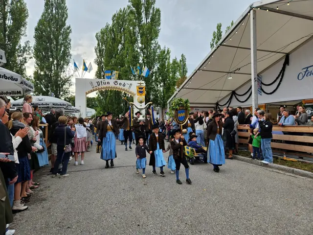 Pünktlich zum Auszug des 75. Pfaffenhofener Volksfests hörte es auf zu regnen. 