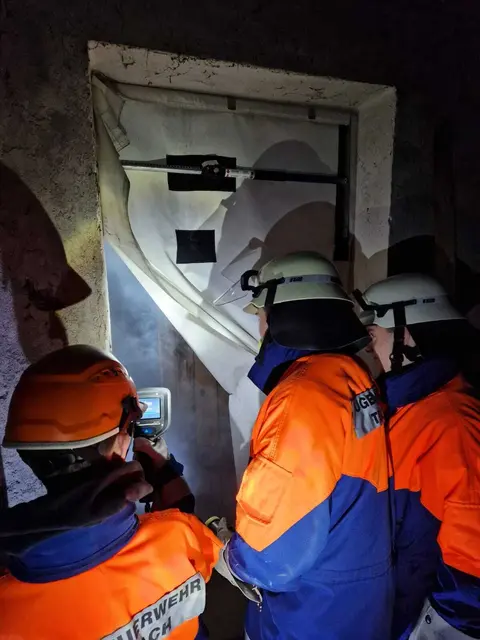 Regelmäßige Übungen garantieren, dass im Ernstfall jeder Handgriff sitzt – wie hier in Tegernbach | Foto: Frewillige Feuerwehr Tegernbach