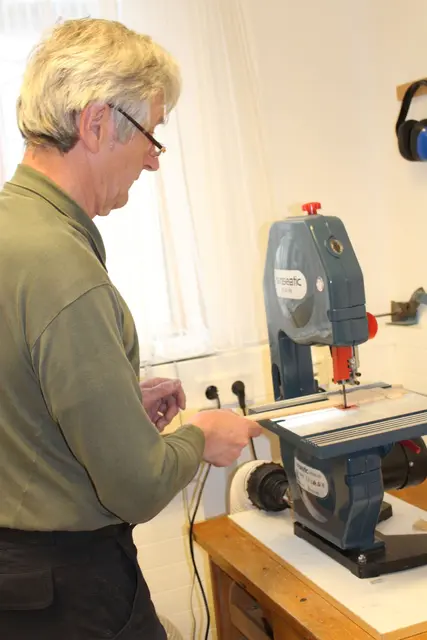 In der Werkstatt des Seniorenbüros kann man beim gemeinsamen Handwerken kreativ sein.  | Foto: Seniorenbüro