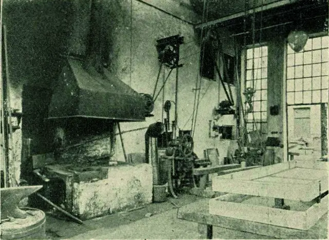 Immer auf dem neuesten Stand der Technik war der Kupferschmied Michael Dotterweich (1912).  | Foto: Stadtarchiv Pfaffenhofen