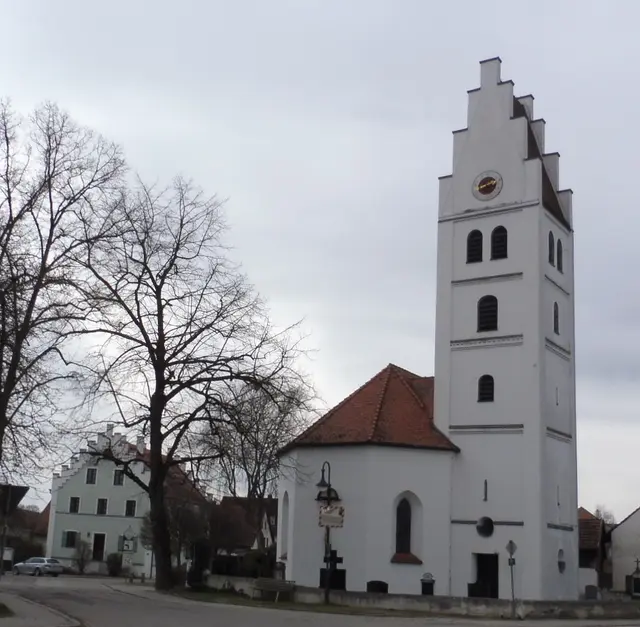 ehemaliges Pfarrhaus und Pfarrkirche von Euernbach