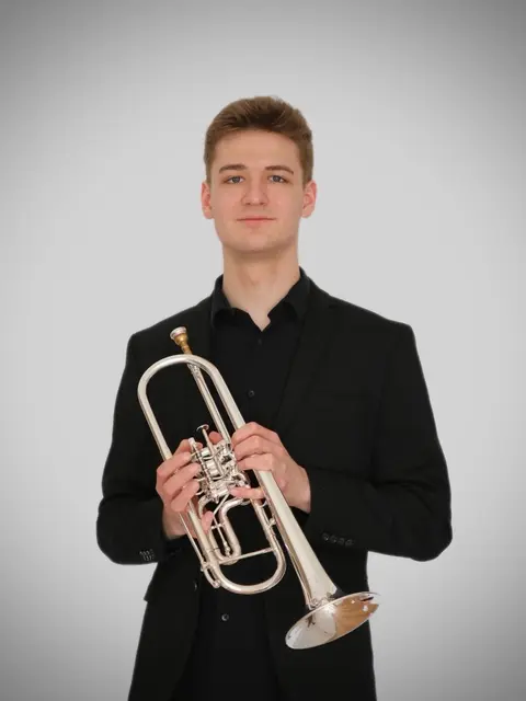 Der Nachwuchsmusiker Thomas Penger studiert derzeit an der Berufsfachschule für Musik in Plattling und spielt 2. Trompete.