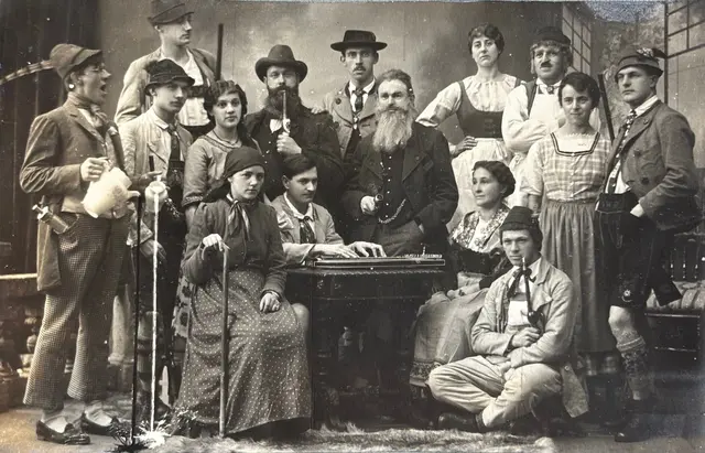 Darsteller des Stücks „Jägerblut“, aufgeführt vom Männergesangverein „Liederhort“ im Dezember 1919. | Foto: Stadtarchiv Pfaffenhofen