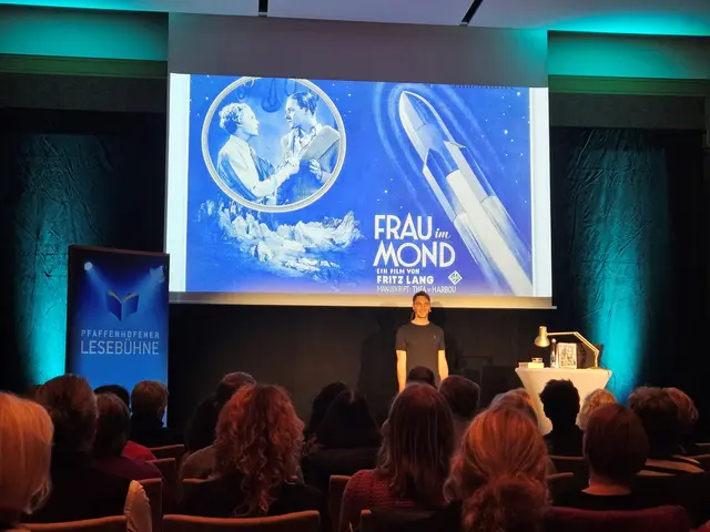 Pierre Jarawan erzählte von seinen Recherchen für sein Buch "Frau im Mond", das den gleichen Titel trägt wie der Stummfilm von Fritz Lang.