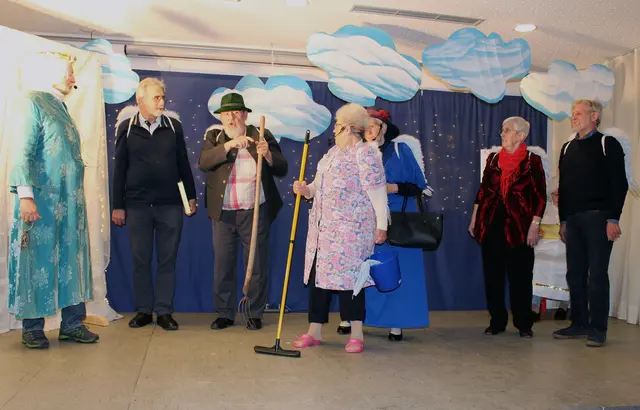 Die Theatergruppe des Seniorenbüros überzeugte mit ihrem weihnachtlichen Stück. | Foto: Seniorenbüro