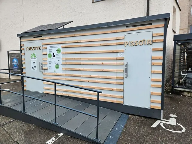 Die wasserlose WC-Anlage am Sparkassenplatz ist ein Test.