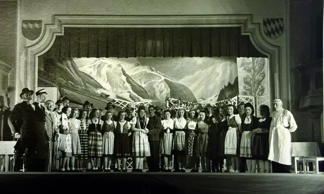 Aufführung der Operette „Wenn der Schlehdorn blüht“ durch Mitglieder der Liedertafel (1948)  | Foto: Stadtarchiv Pfaffenhofen