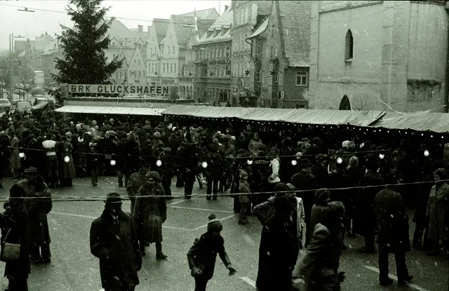 Weihnachtsmarkt am Oberen Hauptplatz (ca. 1976)  | Foto: Stadtarchiv Pfaffenhofen