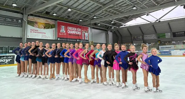Unsere Läuferinnen der Abteilung Eiskunstlauf