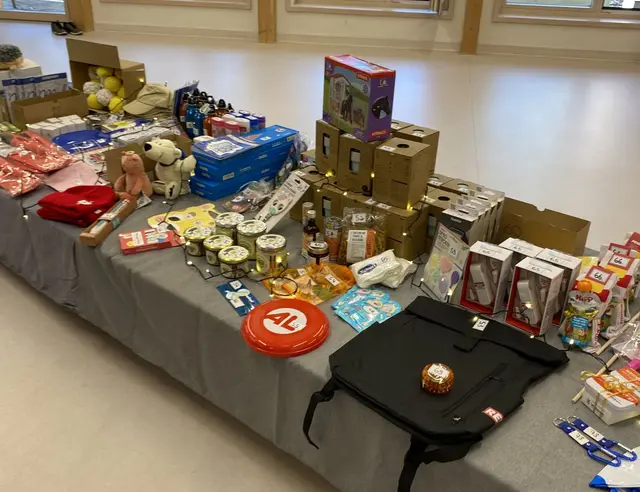 Zahlreiche lokale Geschäfte beteiligten sich mit Sachpreisen.