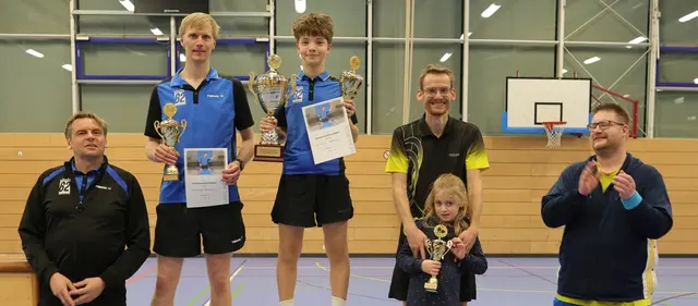 Siegerehrung Erwachsene mit Rainer Hoffmann, Thorge Boerma (2.), Simon Steininger (1.), Tobias Rottmaier (3.) und Thomas Freitag