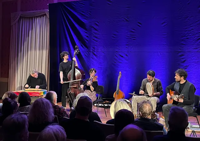 Opas Diandl auf der Bühne im Festsaal.  | Foto: © Stadtverwaltung Pfaffenhofen, Johannes Langer