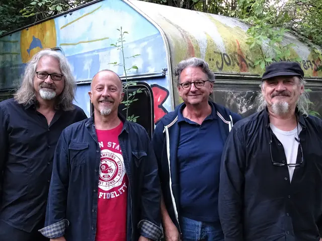 Ein Highlight der diesjährigen Winterbühne: Günter Grünwald und Rad Gumbo treten in der KulturAula auf.  | Foto: © Rad Gumbo