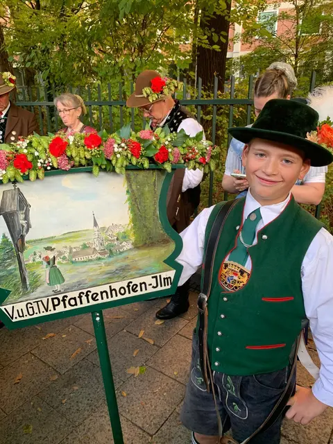 Josef Zäch ist stolzer Taferlbua. | Foto: Gebirgs- und Volkstrachtenverein Ilmtaler Pfaffenhofen e. V.