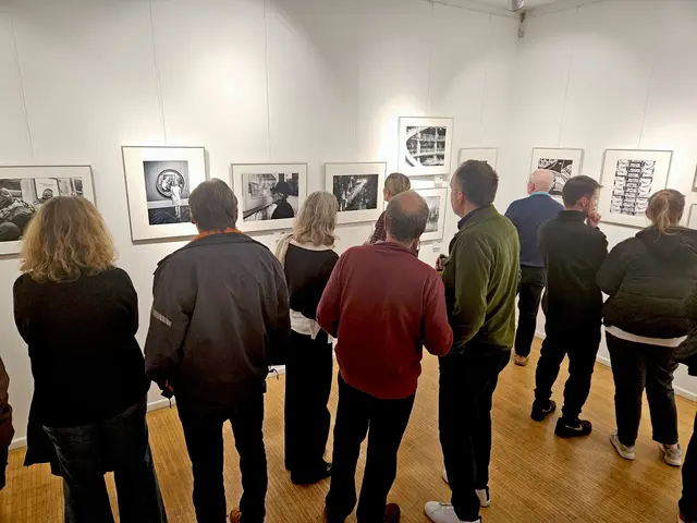 Viele Fotofreunde kamen zur Ausstellung.
