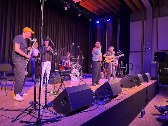 Dreiviertelblut sorgten mit ihrem Album „Prost Ewigkeit“ für einen tollen Konzertabend in der KulturAula. | Foto:  © Pfaffenhofen a. d. Ilm, Johannes Langer