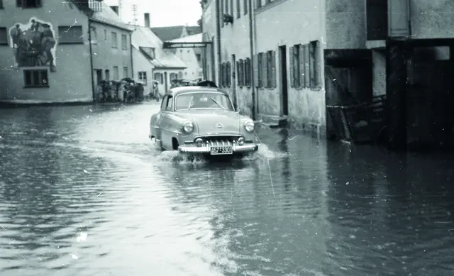 Zu Überschwemmungen kam es nach Dauerregen im Sommer 1954 im Münchener Vormarkt.  | Foto: Stadtarchiv Pfaffenhofen