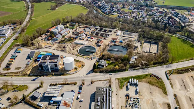 Die Arbeiten an der Kläranlage an der Joseph-Fraunhofer-Straße gehen voran.  | Foto: Karl Ebensberger