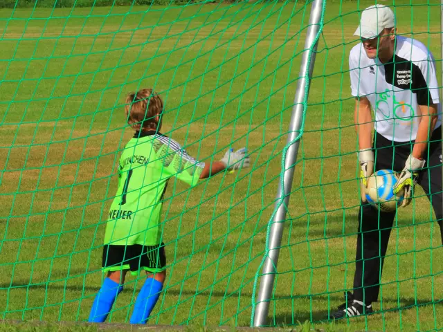 Rainer Berg mit „Neuer“ bei einer Übung; die jeweiligen Gruppen werden mit max. 4-5 Kids bewusst klein gehalten