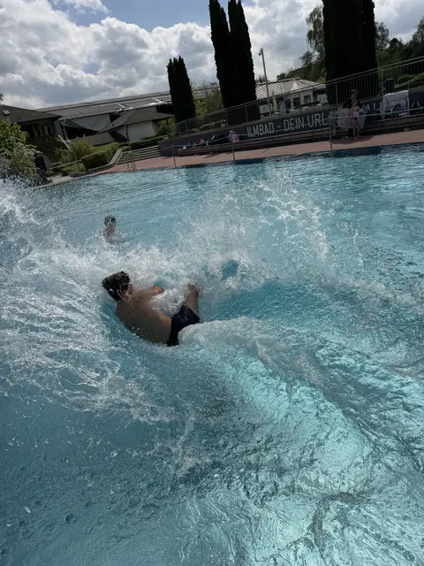 Mit Tempo ins Wasser: Die neue Wellenrutsche fand bei den jungen Badegästen viele Freunde.  | Foto: Bäder Pfaffenhofen