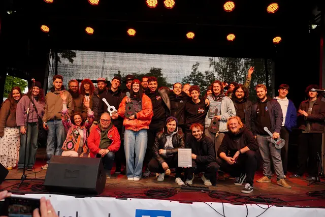 Acht Nachwuchbands präsentierten beim Saitensprung im Sport- und Freizeitpark ihr musikalisches Können vor zahlreichen Besucherinnen und Besuchern.  | Foto: © Kolja Briesen