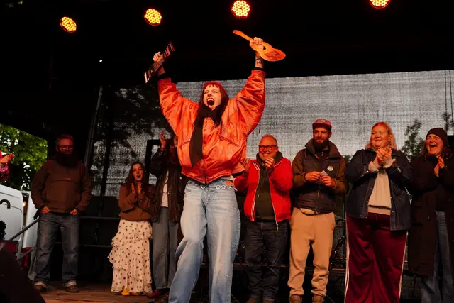 Scusi Gürtler aus Pfaffenhofen überzeugte die Jury beim Nachwuchs-bandfestival Saitensprung und sicherte sich den Sieg.  | Foto: © Kolja Briesen
