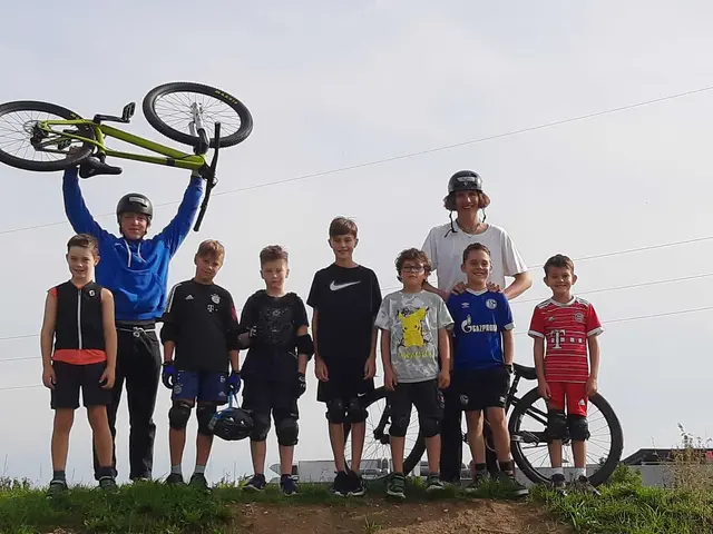 Die Workshops des Dirtparks richten sich an Kinder und Jugendliche, die erste Erfahrungen im Dirtbike-Sport sammeln oder ihre Fahrtechnik gezielt verbessern möchten.  | Foto: © Stadtjugendpflege