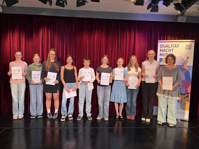 Die Preisträgerinnen und Preisträger der Freiwilligen Leistungsprüfungen zeigten beim Preisträgerkonzert der Städtischen Musikschule Pfaffenhofen ihr musikalisches Können. | Foto: © Städtische Musikschule Pfaffenhofen