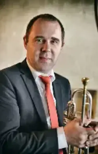 Reinhard Greiner, Leiter der Städtischen Musikschule Pfaffenhofen, spielt erste Trompete bei "aurum et argentum"