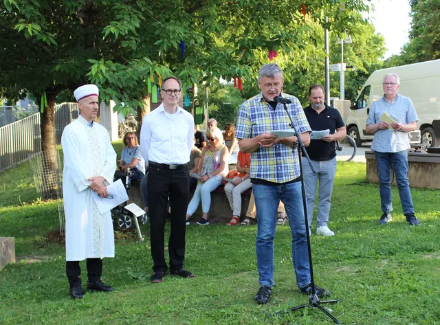 Texte aus Bibel und Koran lasen und erläuterten Imam Coskun Öztürk (von links), Dr. Volker Stagge, Willy Spatschek, Seyfettin Kilic (Übersetzer) und Sepp Steinbüchler. | Foto: E. Steinbüchler