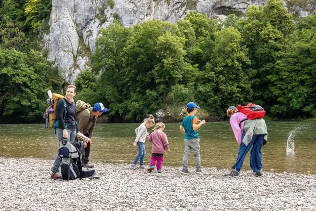 Wie weit hüpfen die Steine? | Foto: Corinna Urlasberger